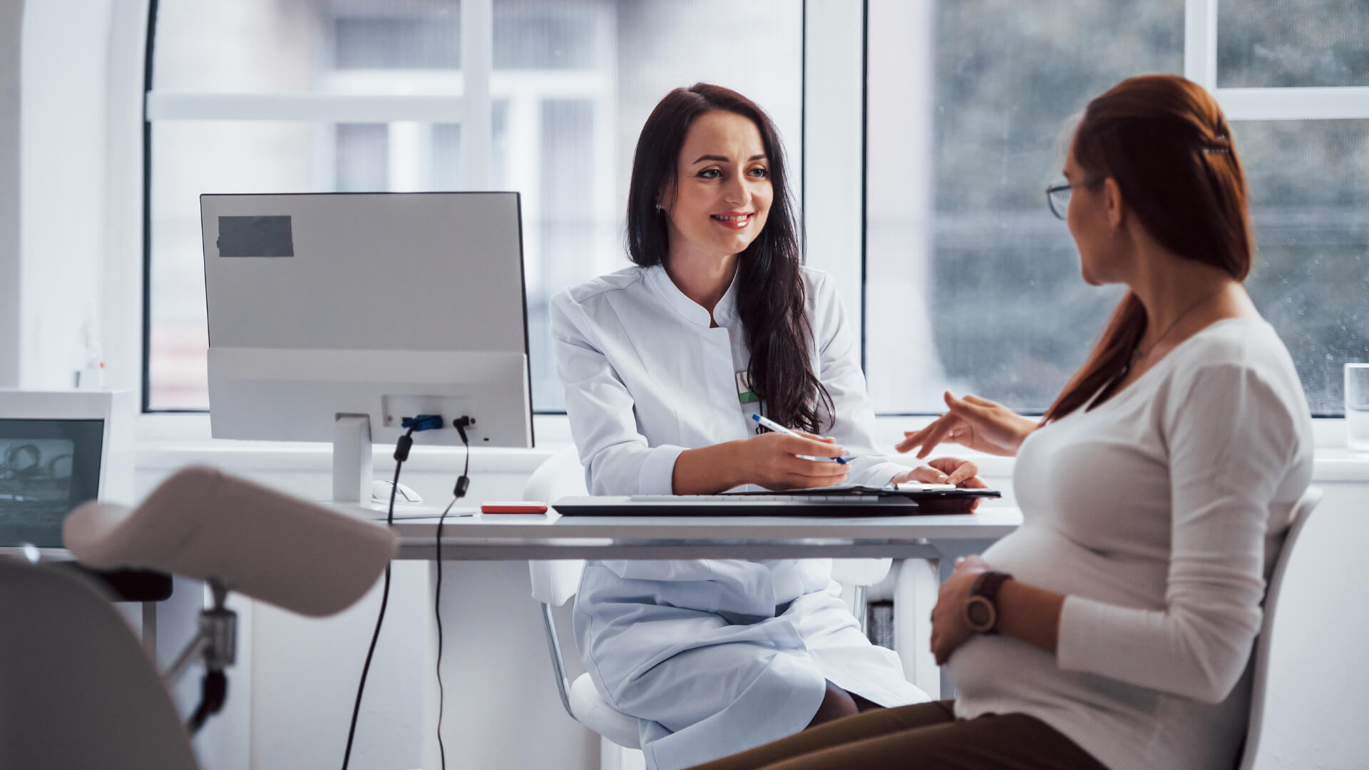 pregnant patient consulting with an obstetric nephrologist